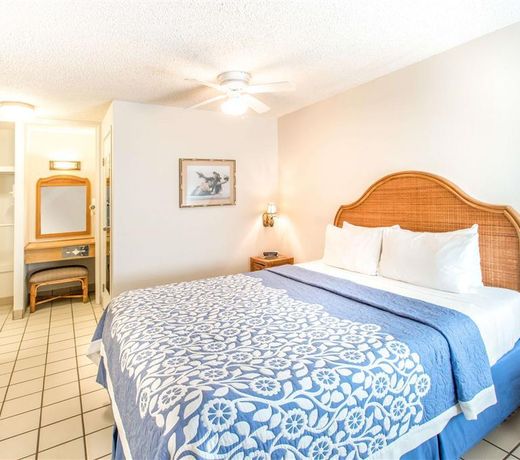 Days Inn by Wyndham Maui Oceanfront