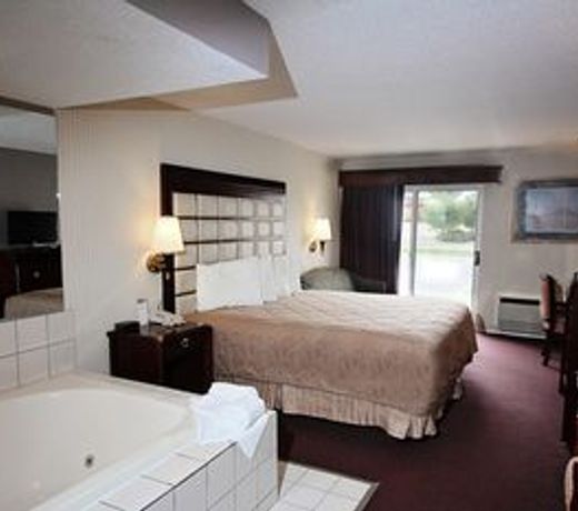 Clarion Hotel & Suites