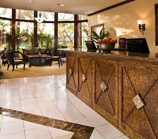 CAROUSEL INN & SUITES