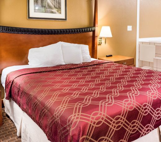Econo Lodge Inn & Suites I-64 & US 13