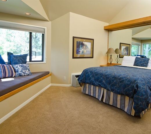 Mount Bachelor Village Resort
