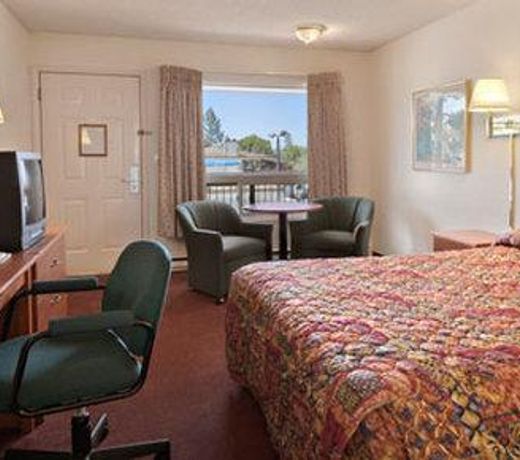 Days Inn by Wyndham Bend