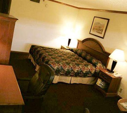 BOULDER OUTLOOK HOTEL & SUITES