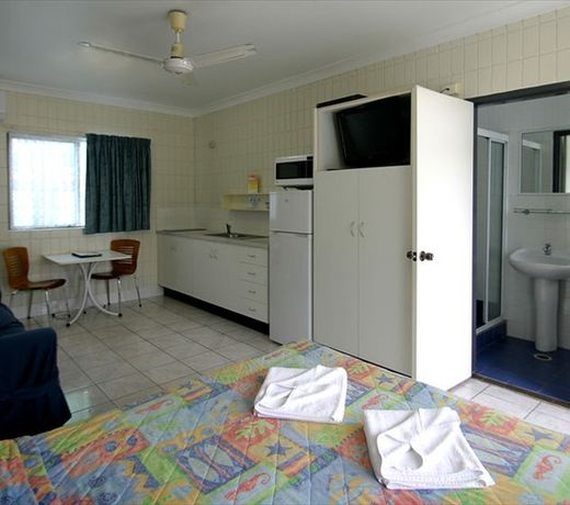Tropical Palms Resort & 4WD Hire