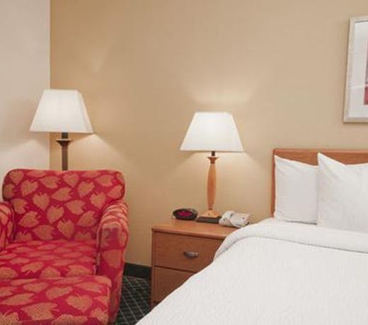 AmericInn by Wyndham Davenport