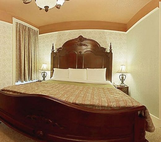 1886 Crescent Hotel and Spa