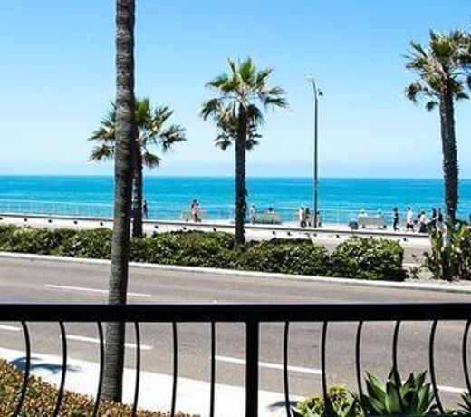 Tamarack Beach Hotel