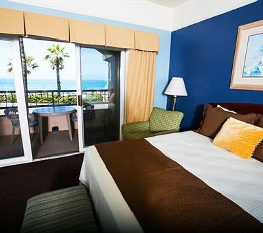Tamarack Beach Hotel