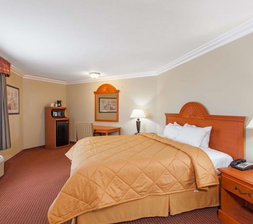 Days Inn by Wyndham Carlsbad