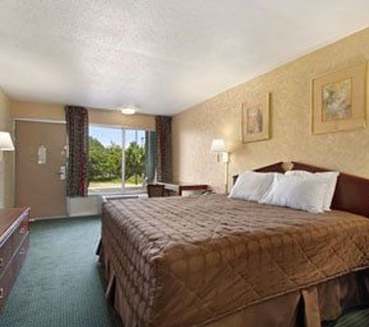 Days Inn by Wyndham Roanoke Civic Center