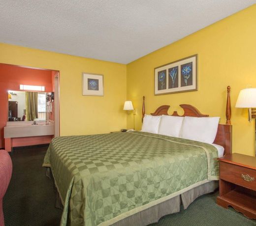 Knights Inn - Roanoke, VA