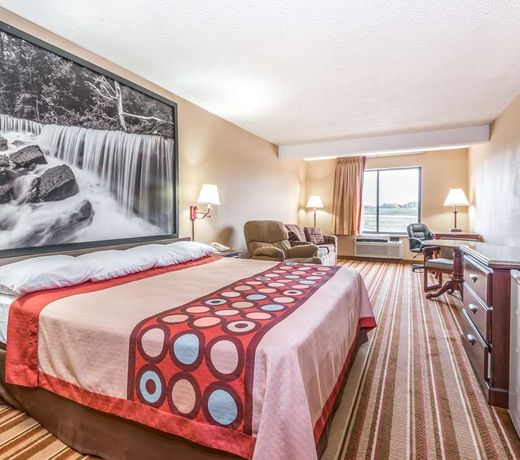 Super 8 By Wyndham Salina I-70
