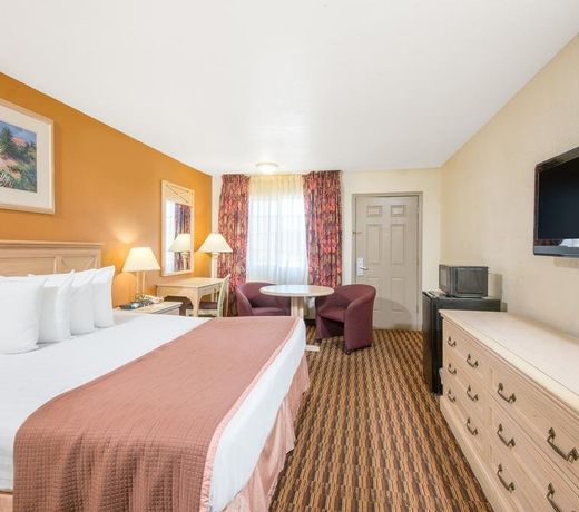 Red Carpet Inn & Suites