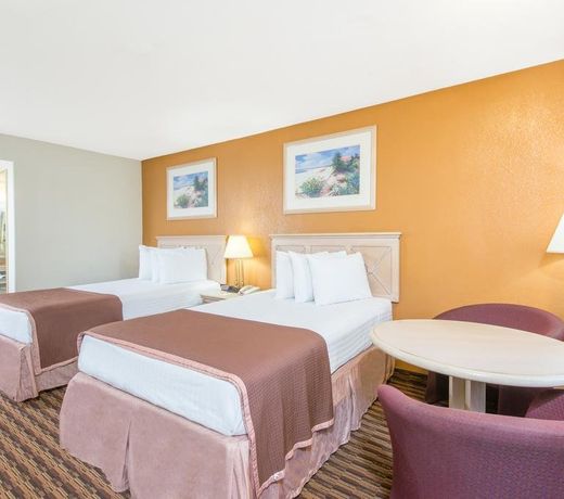 Red Carpet Inn & Suites