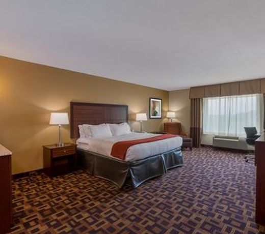 Holiday Inn Express Hotel & Suites Salina, an IHG Hotel