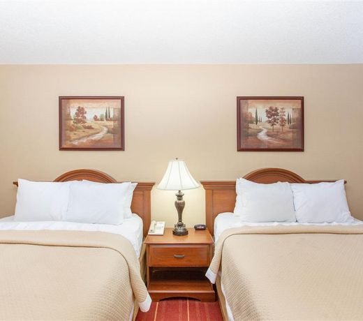 Days Inn by Wyndham Salina I-70