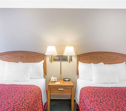 Days Inn by Wyndham Wilmington / University