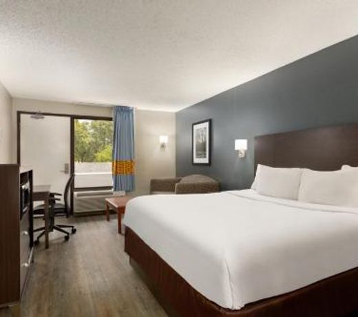 Baymont by Wyndham Wilmington