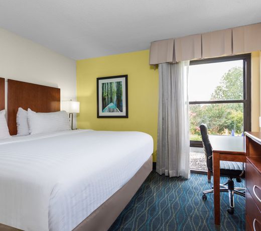 Holiday Inn Express & Suites Wilmington-University Center, an IHG Hotel