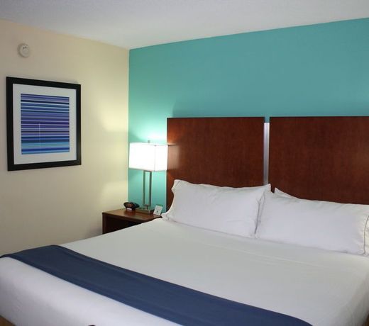 Holiday Inn Express & Suites Wilmington-University Center, an IHG Hotel