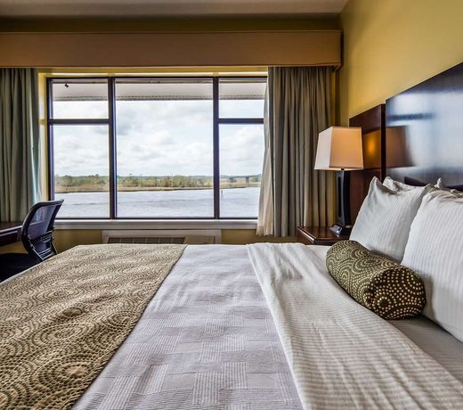 Best Western Plus Coastline Inn