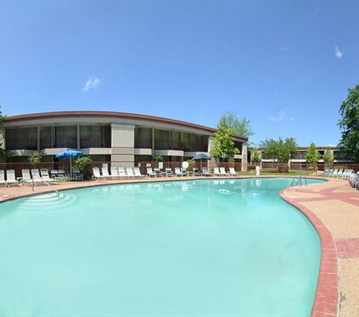 Clarion Hotel & Suites North