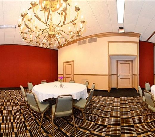 Clarion Hotel & Suites North