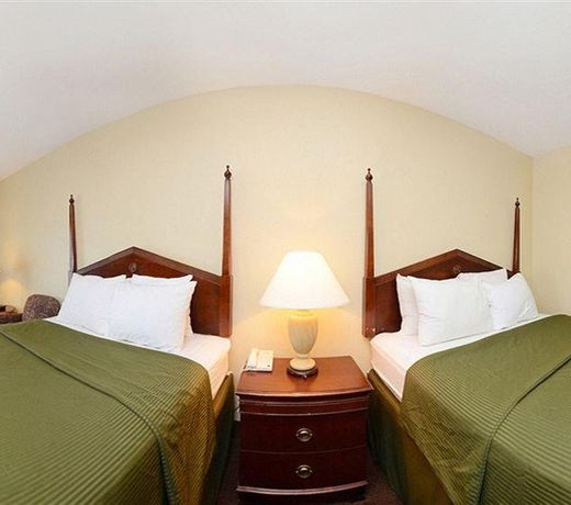 Clarion Hotel & Suites North