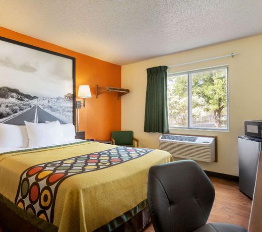 Super 8 by Wyndham Waco University Area
