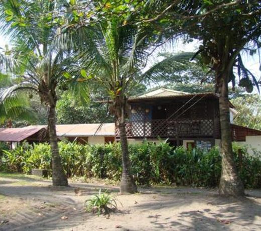 Cabinas Balcon del Mar Tortuguero