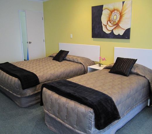 Camellia Court Motel