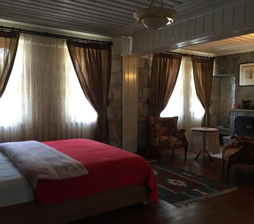 Konak Lapeistra Hotel