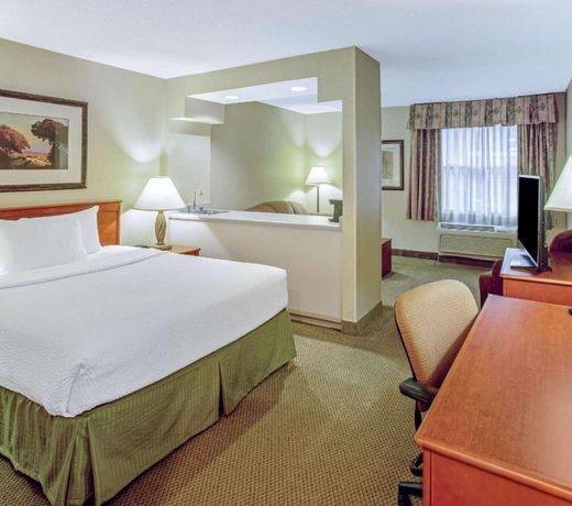 La Quinta by Wyndham Appleton College Avenue