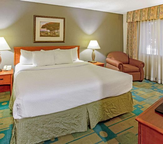 La Quinta by Wyndham Appleton College Avenue