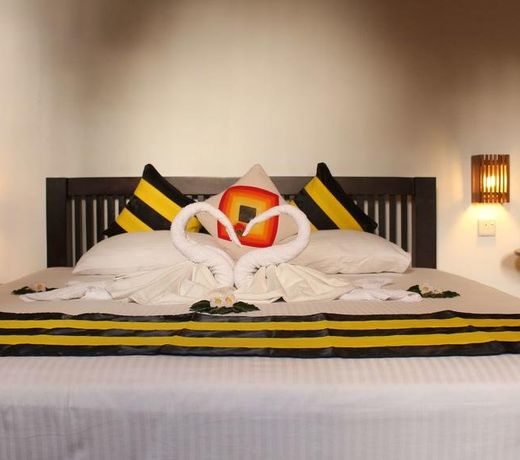 Happy Banana Hotel