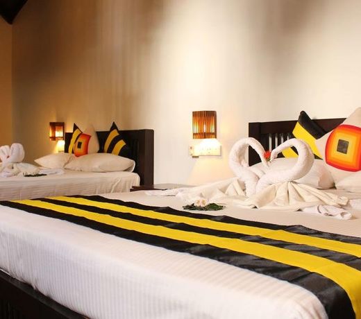 Happy Banana Hotel