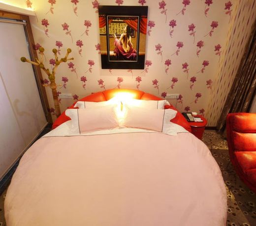 YIWU LANDI BOUTIQUE