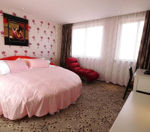 YIWU LANDI BOUTIQUE