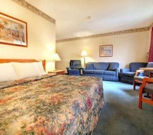 Super 8 by Wyndham Green Bay Near Stadium