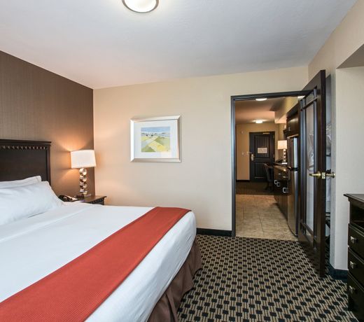 Holiday Inn Express & Suites - Green Bay East, an IHG Hotel