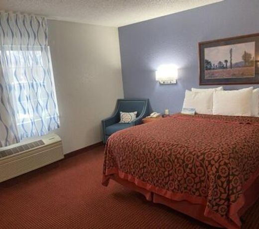 Days Inn & Suites by Wyndham Green Bay WI