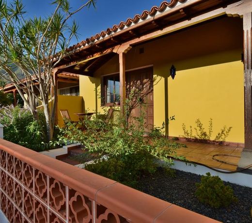 Casas Rurales Tola