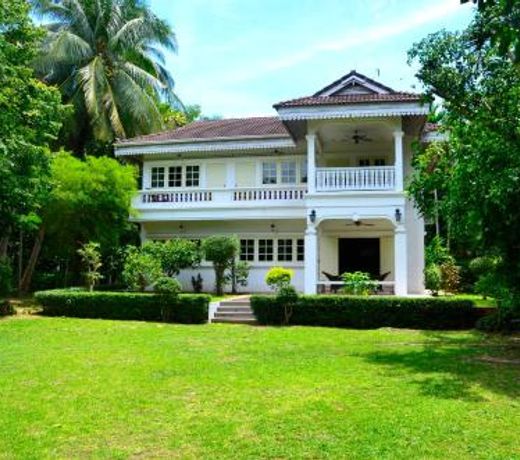 Baan Khun Nang Colonial Residence