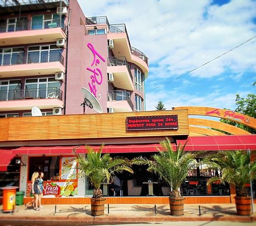 La Piazza Family Hotel