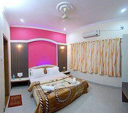 Shanti's Hotel Sonai