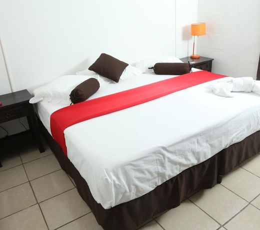 Hostal Sleep Easy Inn