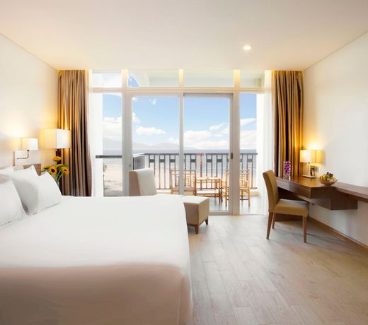 Sandy Beach Non Nuoc Resort