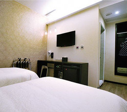 CHECK inn Express Kaohsiung Love River