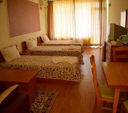 Ryor Hotel - Breakfast or All Inclusive & Free Parking