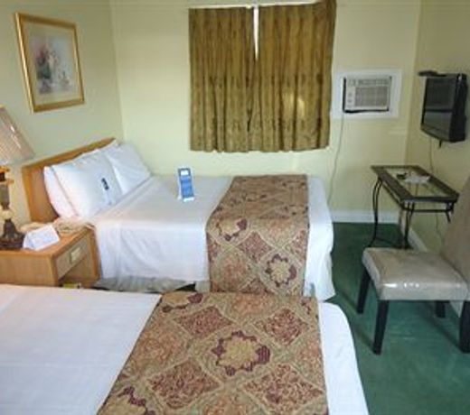 Bayside Inn & Waterfront Suites